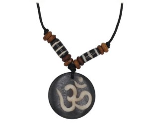 Yak Horn Anhänger - Tibet-Style, Om 32