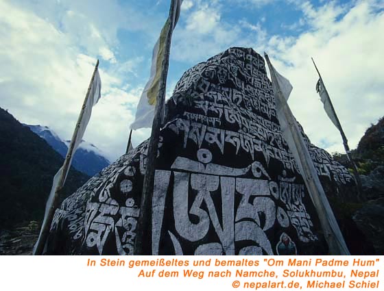 Om Mani Steine bei Namche Bazar in Nepal