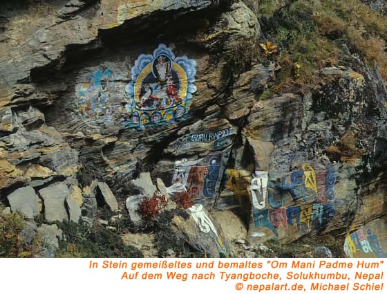 Om Mani Steine beim Kloster Tyangboche in Nepal
