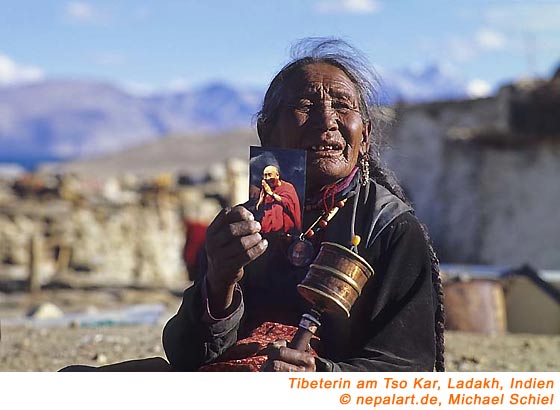 Tibeterin am Tso Kar in Ladakh