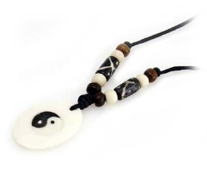 Ying/Yang Anhänger aus Horn/Stein 1