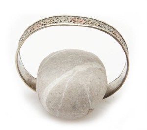 Filigraner Armreif, drei Metalle