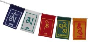 Om Mani Padme Hum – Mini Gebetsfahne aus Nepal - Länge ca. 45 cm