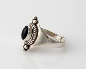 Ring Sterlingsilber (925) mit Onyx aus Nepal, Innendurchmesser 17,5 mm.