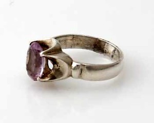 Ring Sterlingsilber (925) mit Amethyst aus Nepal, Innendurchmesser 16,5 mm.