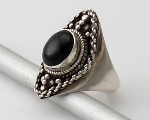 Ring Sterlingsilber (925) mit Onyx aus Nepal, Innendurchmesser 16,5 mm.