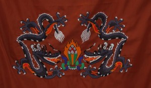 Tibetischer Türbehang, Drache, Om Mani, Eight Lucky Symbols, braun