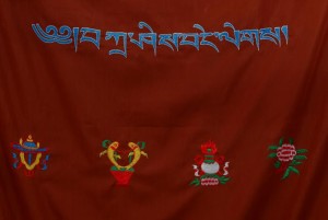 Tibetischer Türbehang, Drache, Om Mani, Eight Lucky Symbols, braun