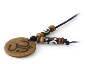 Yak Horn Anhänger - Tibet-Style, Om 6