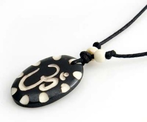 Yak Horn Anhänger, Om 8