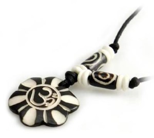 Yak Horn Anhänger - Tibet-Style, Om 4