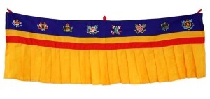 Fensterbehang aus Nepal, gelb, Glückssymbole, 100 cm Fensterbehang aus Nepal, gelb, Glückssymbole, 100 cm
