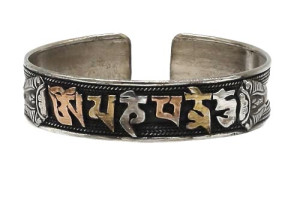 Om Mani Armreif aus Weißmetall