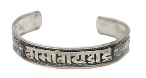 Om Mani Armreif, türkise Steine