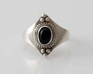 Ring Sterlingsilber (925) mit Onyx aus Nepal, Innendurchmesser 17,5 mm.