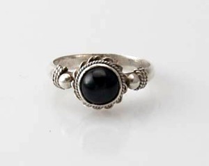 Ring Sterlingsilber (925) mit Black Star aus Nepal, Innendurchmesser 18,5 mm.
