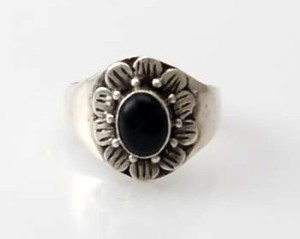 Ring Sterlingsilber (925) mit Onyx aus Nepal, Innendurchmesser 18 mm.