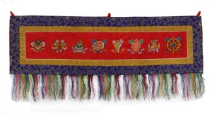 Eight Lucky Symbols Wandbehang, gross, quer, rot