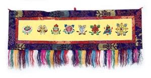 Eight Lucky Symbols Wandbehang, gross, quer, gelb