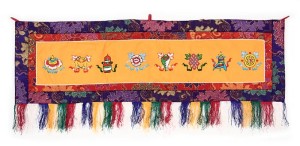 Eight Lucky Symbols Wandbehang, gross, quer, orange