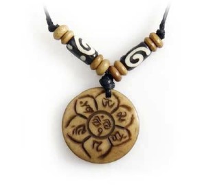 Yak Horn Anhänger - Tibet-Style, Om Mani Padme Hum, Allsehende Augen 1