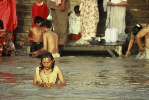 Grußkarte, Rituelles Bad im Ganges, Haridwar, Indien