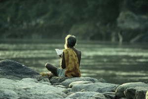 Poster 30 X 45 cm, Meditation am Ufer des Ganges, Rishikesh, Indien