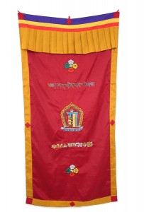 Tibetischer Türbehang, verschiedene Symbole, rot